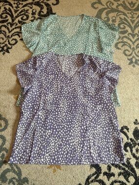 Women's SHEIN V-Neck Short Sleeve Top - Lavender & Mint Dot Print lot of 2